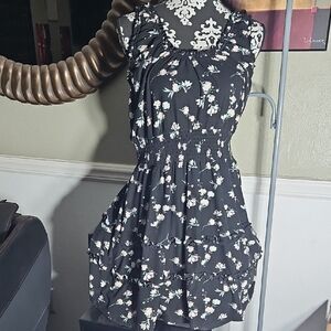 No Boundaries Juniors Black Floral Sleeveless Knee-Length Peas